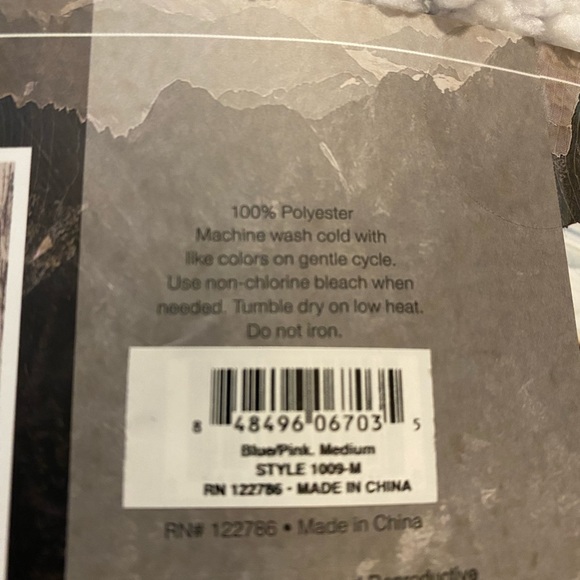 NWT Women’s Sherpa pullover sweater. Size Medium, pink and blue mix - Picture 6 of 6